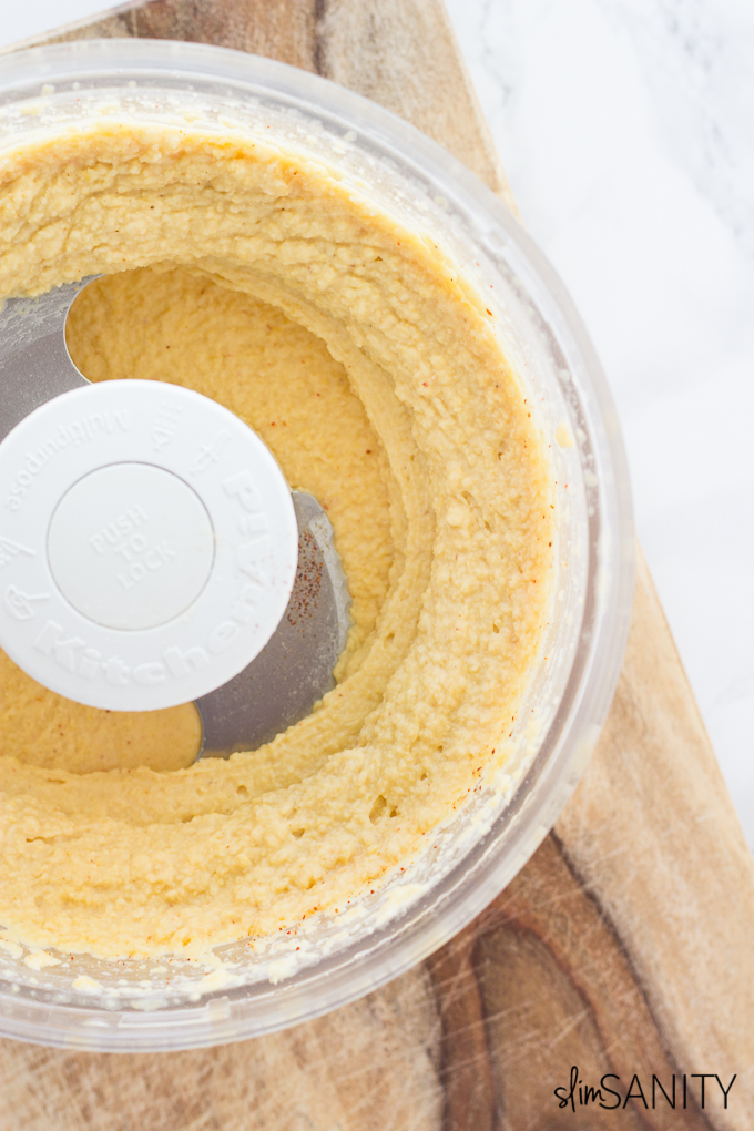 Creamy-Garlic-Hummus-4