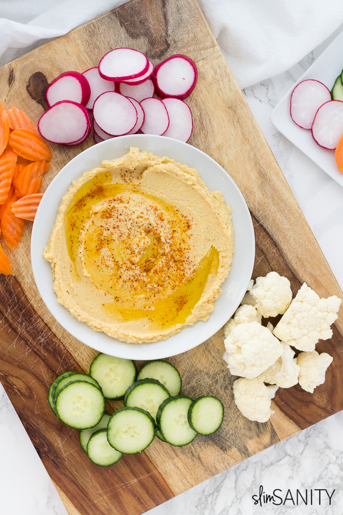 Creamy-Garlic-Hummus-6