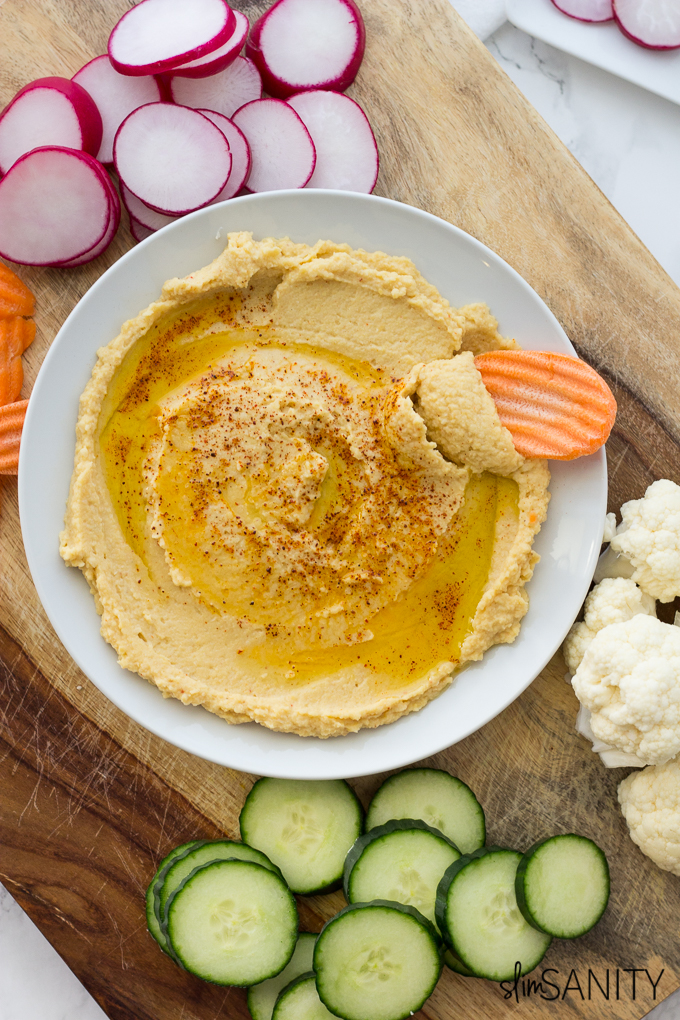 Creamy-Garlic-Hummus-9